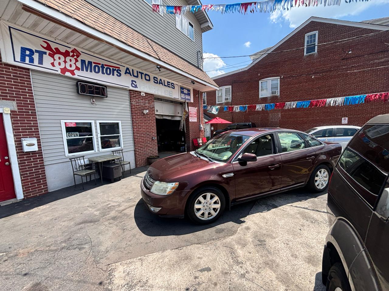 Ford Taurus SE FWD 2009