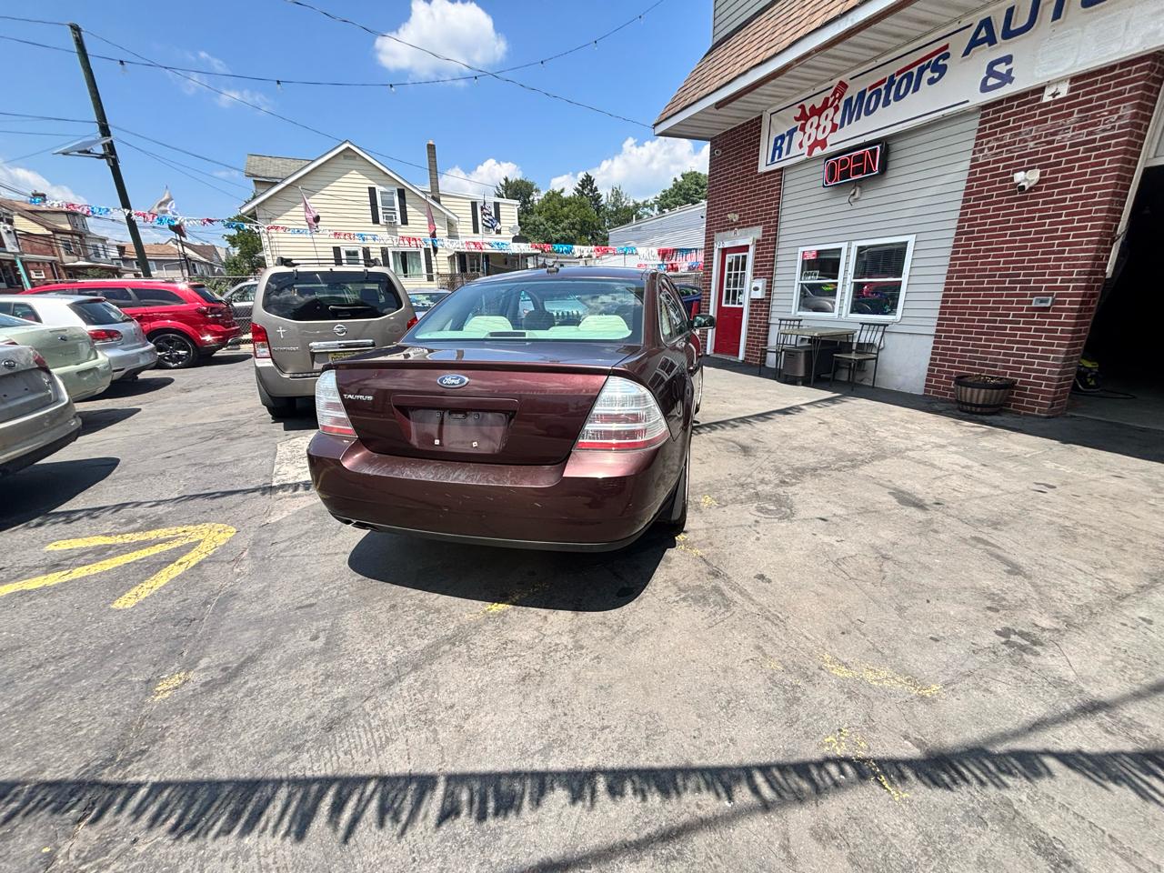 Ford Taurus SE FWD 2009