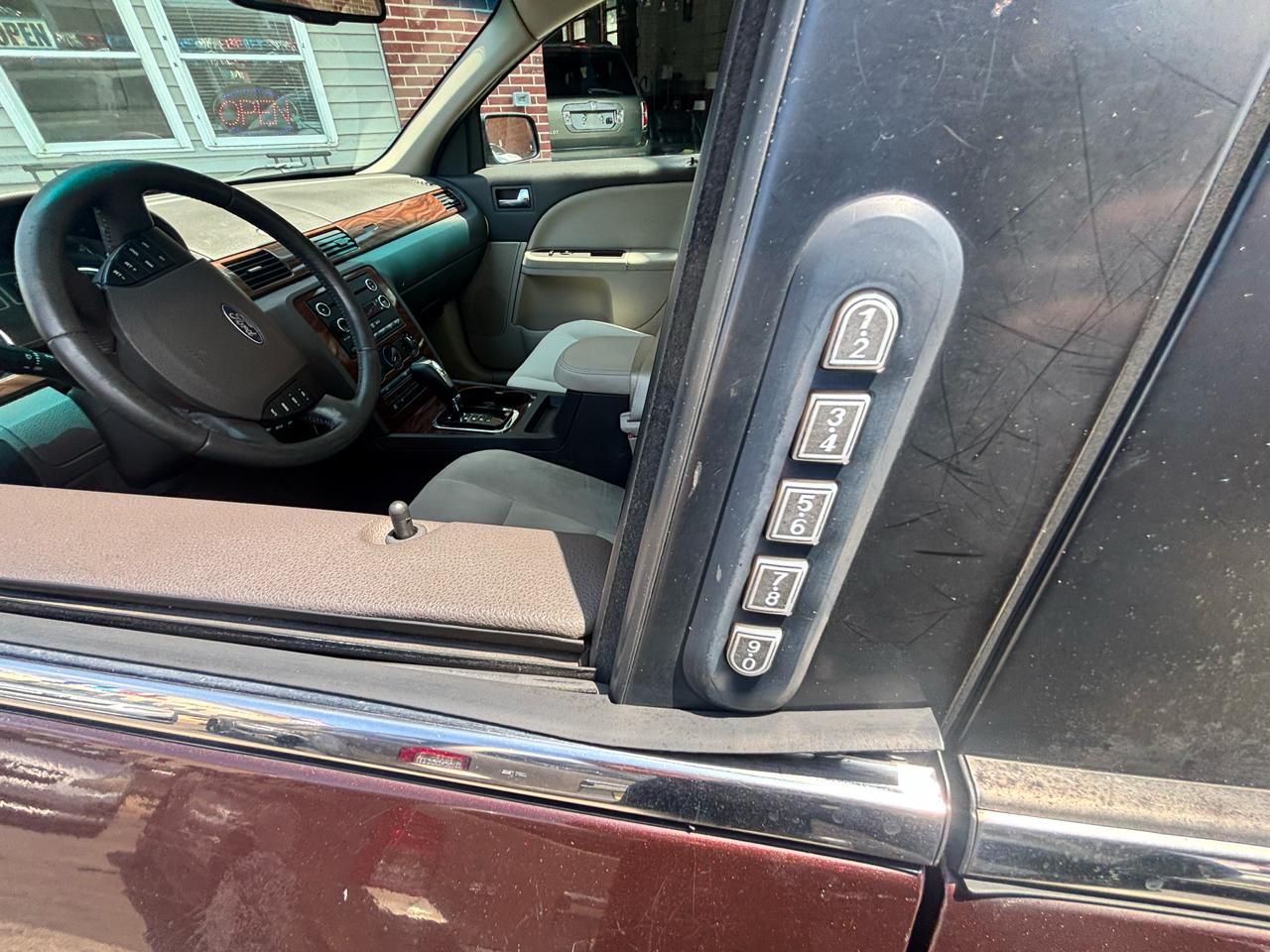 Ford Taurus SE FWD 2009
