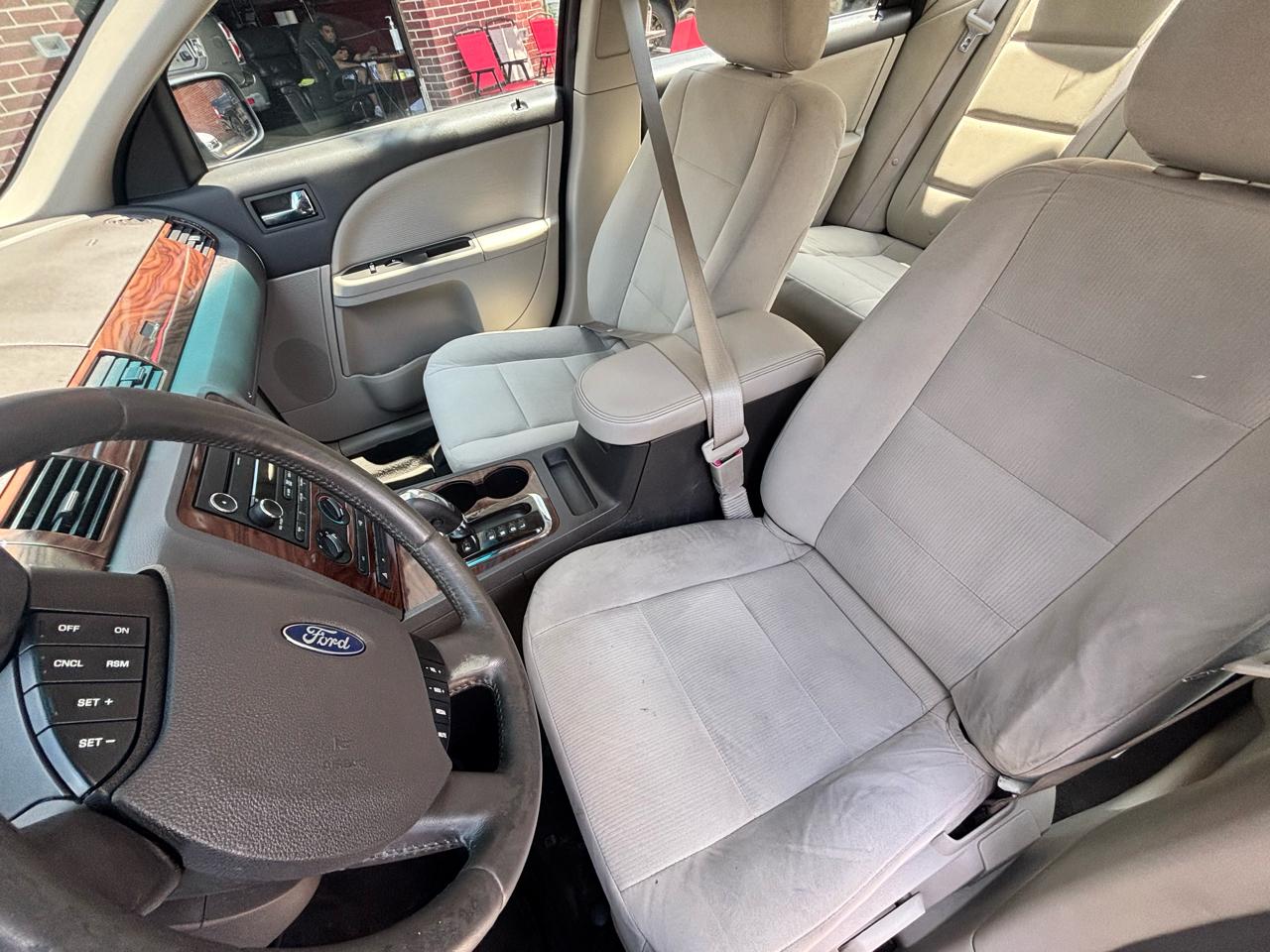 Ford Taurus SE FWD 2009