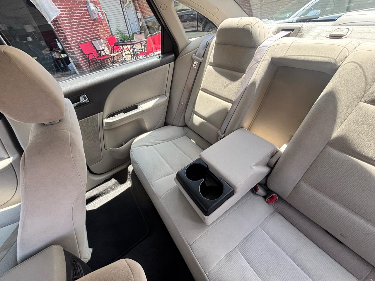 Ford Taurus SE FWD 2009