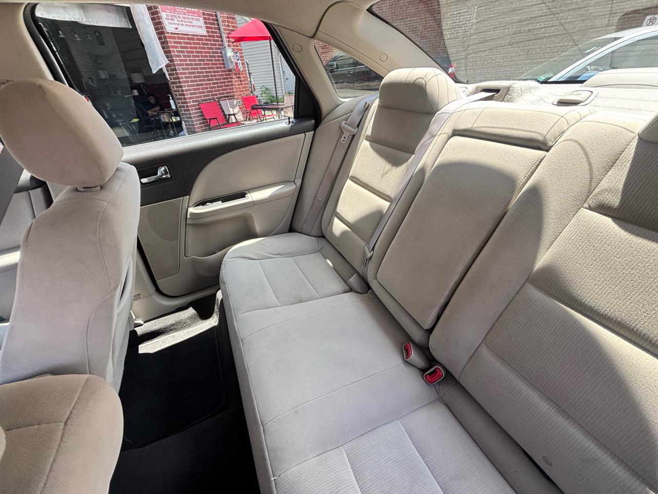 Ford Taurus SE FWD 2009