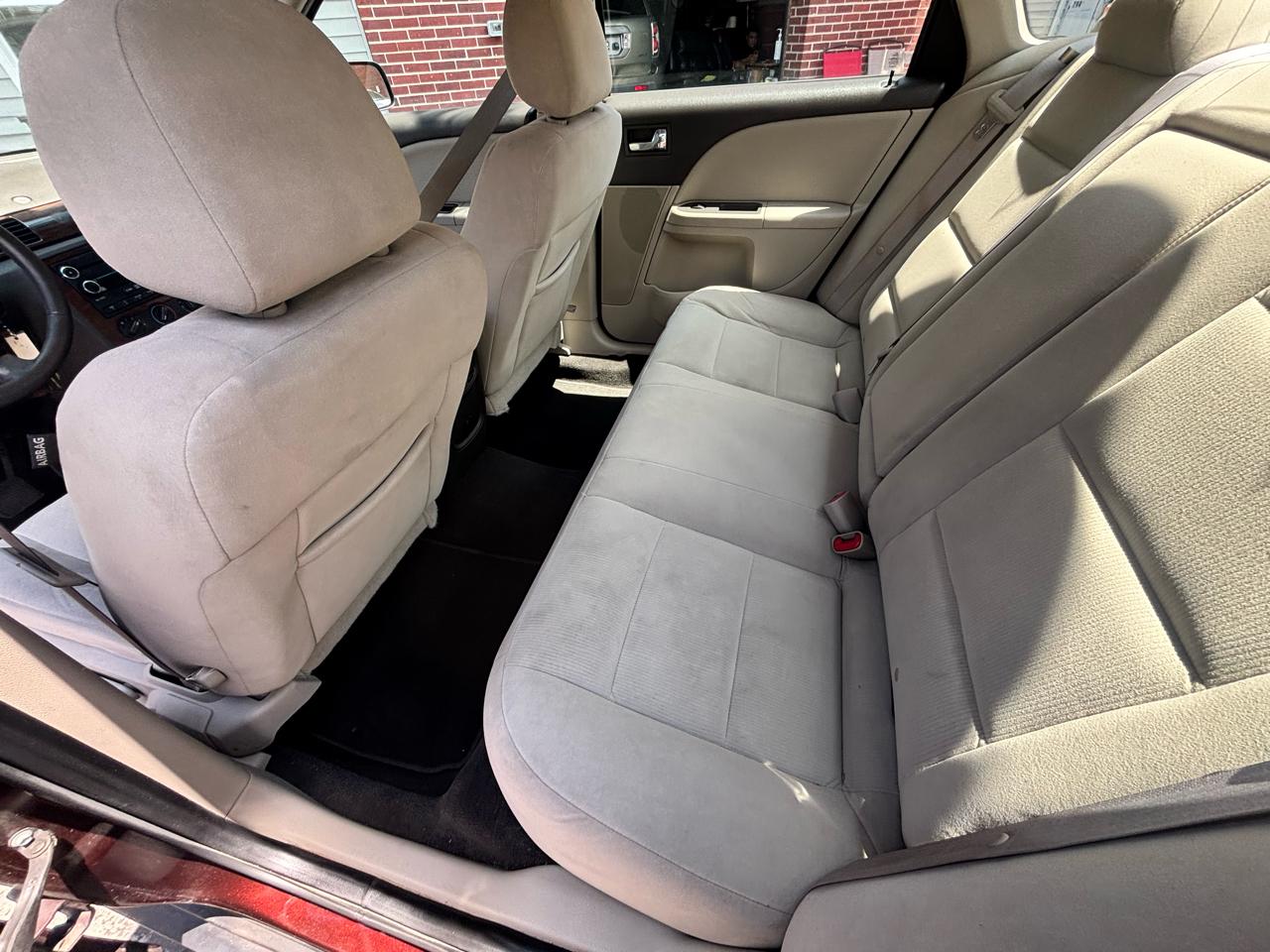 Ford Taurus SE FWD 2009