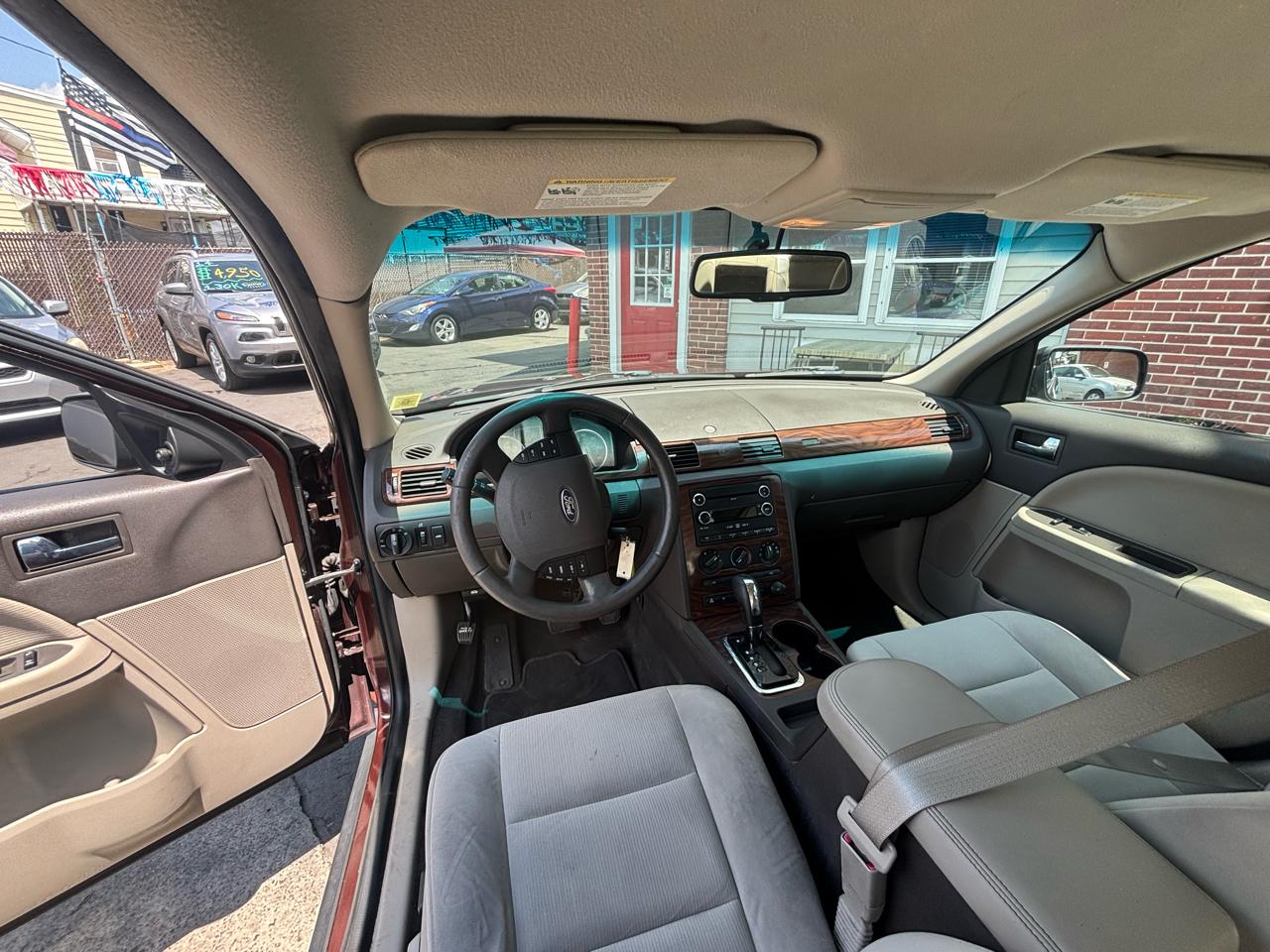 Ford Taurus SE FWD 2009