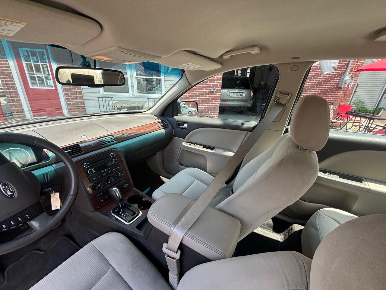 Ford Taurus SE FWD 2009