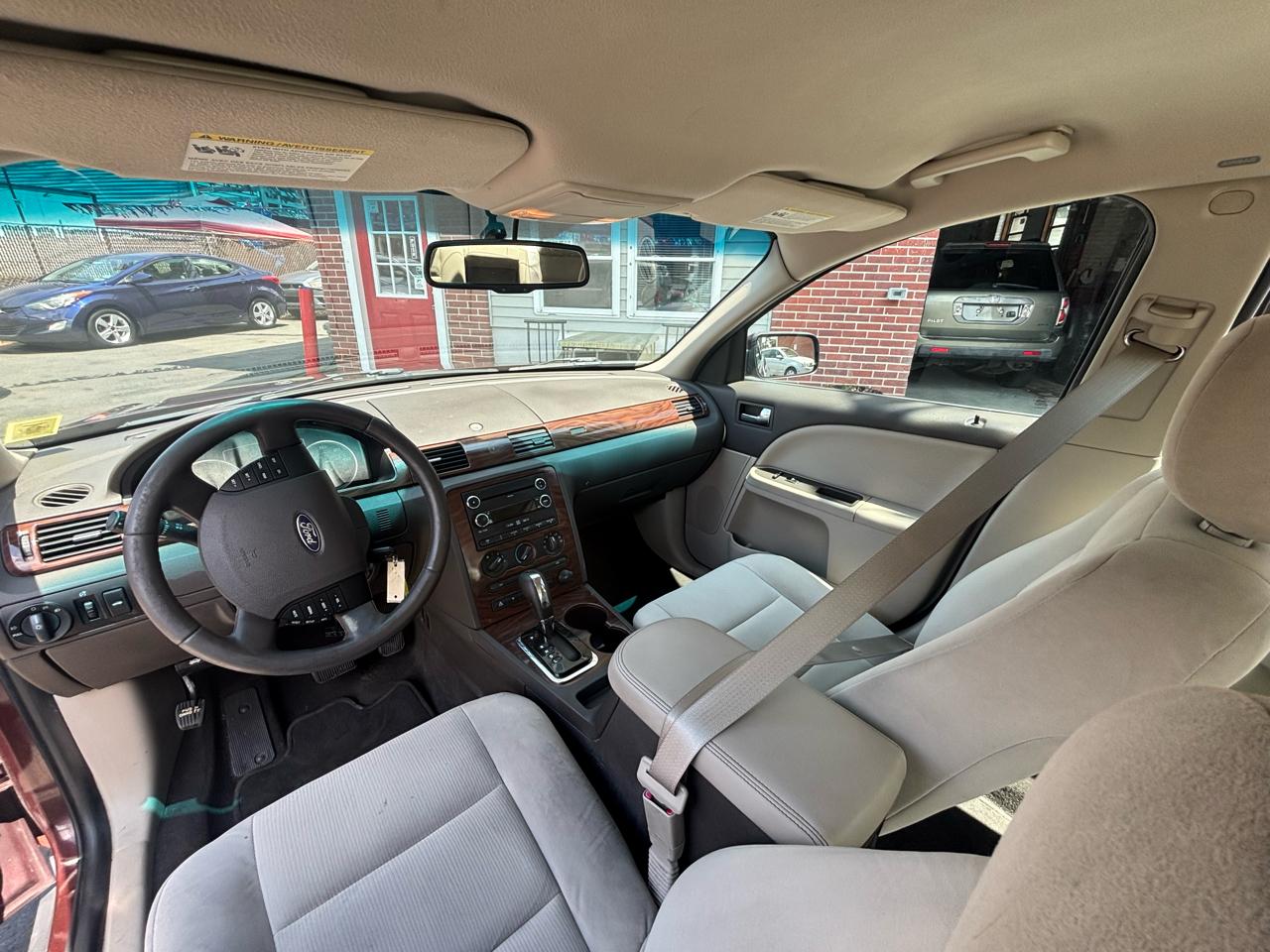 Ford Taurus SE FWD 2009