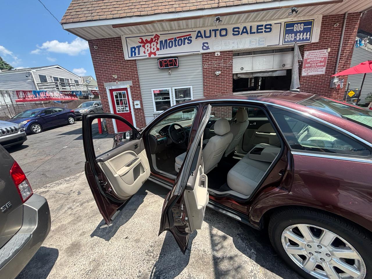 Ford Taurus SE FWD 2009
