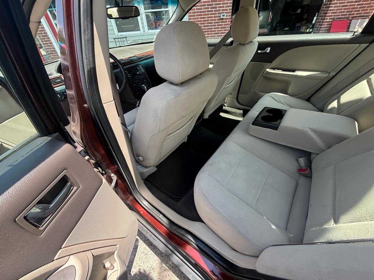 Ford Taurus SE FWD 2009
