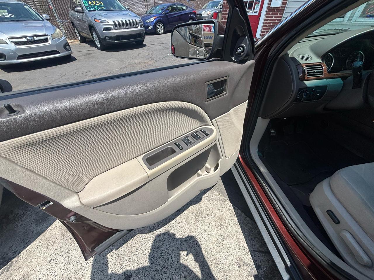 Ford Taurus SE FWD 2009