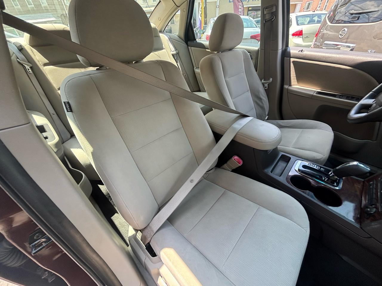 Ford Taurus SE FWD 2009