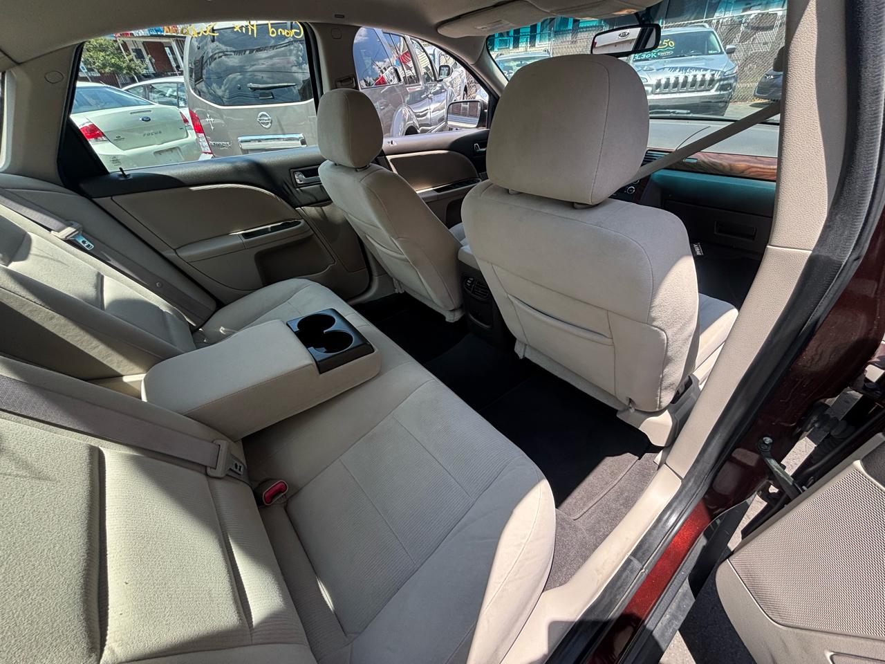 Ford Taurus SE FWD 2009