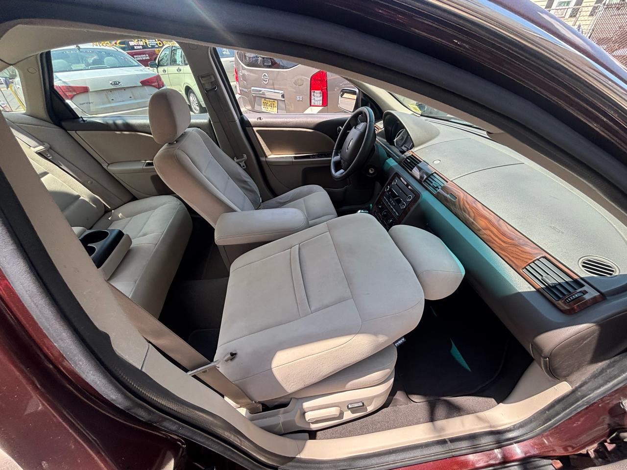 Ford Taurus SE FWD 2009