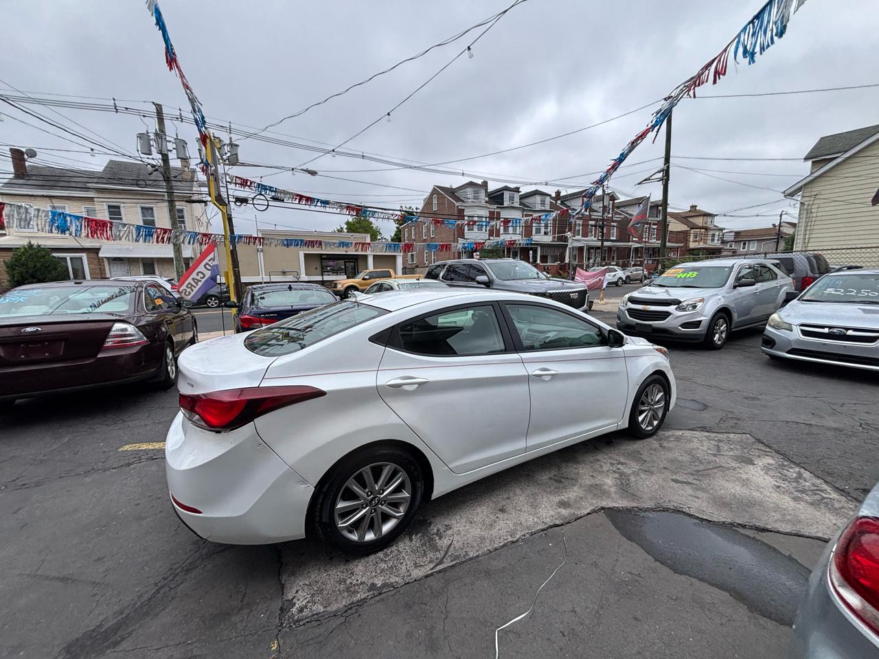 Hyundai Elantra SE 6AT 2015