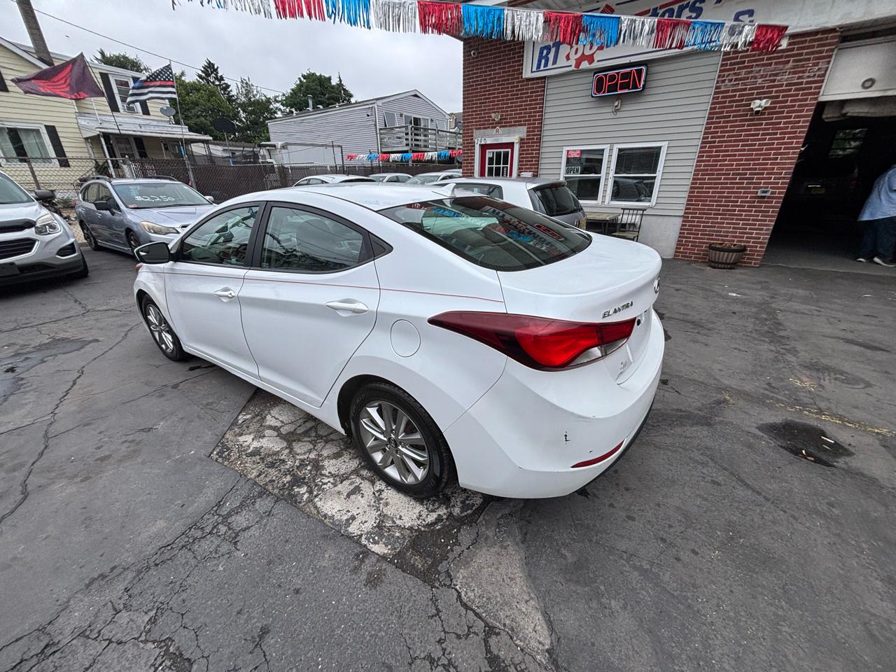 Hyundai Elantra SE 6AT 2015