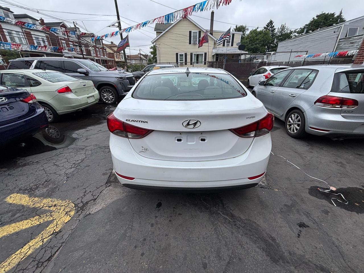 Hyundai Elantra SE 6AT 2015