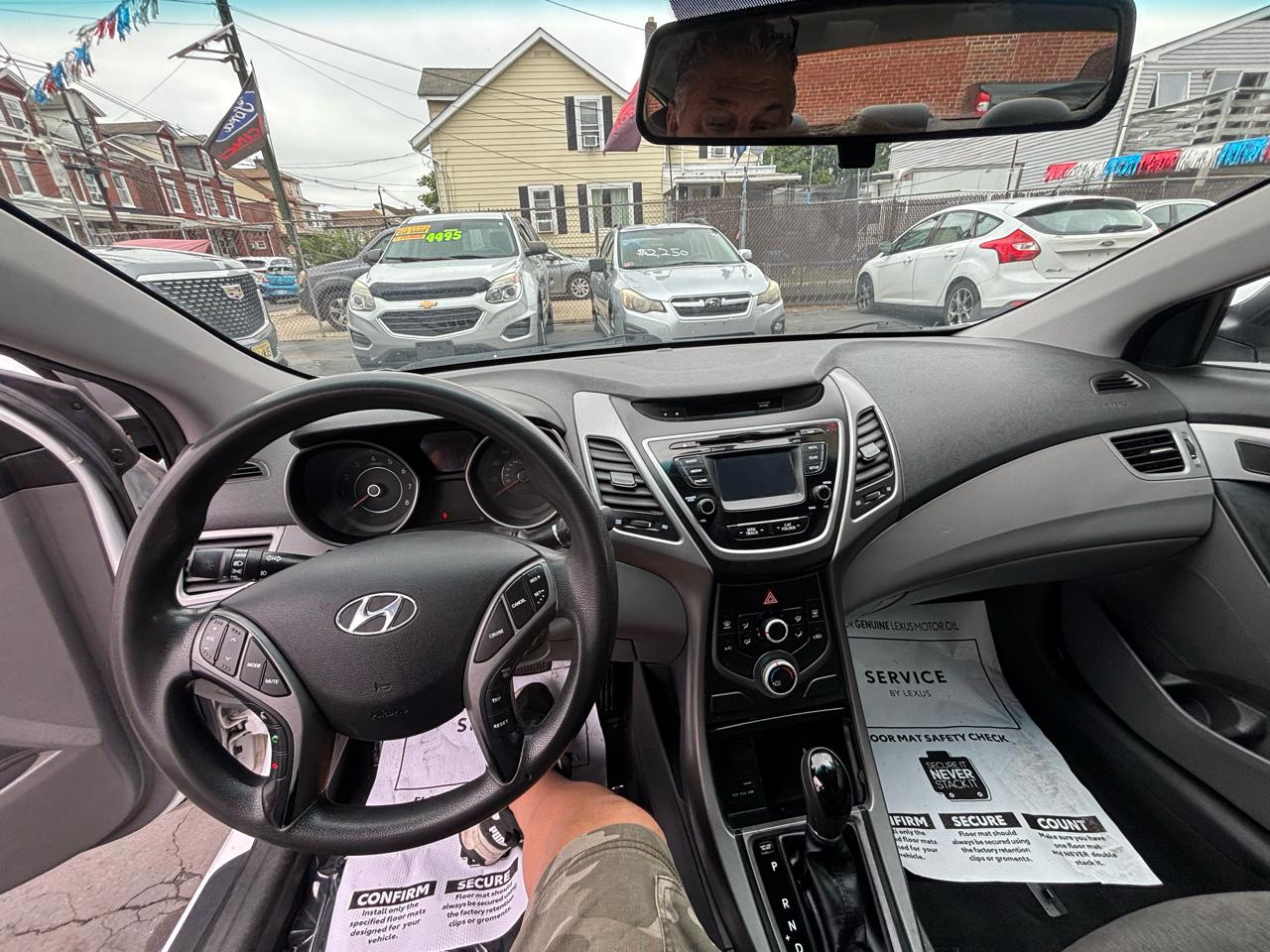 Hyundai Elantra SE 6AT 2015