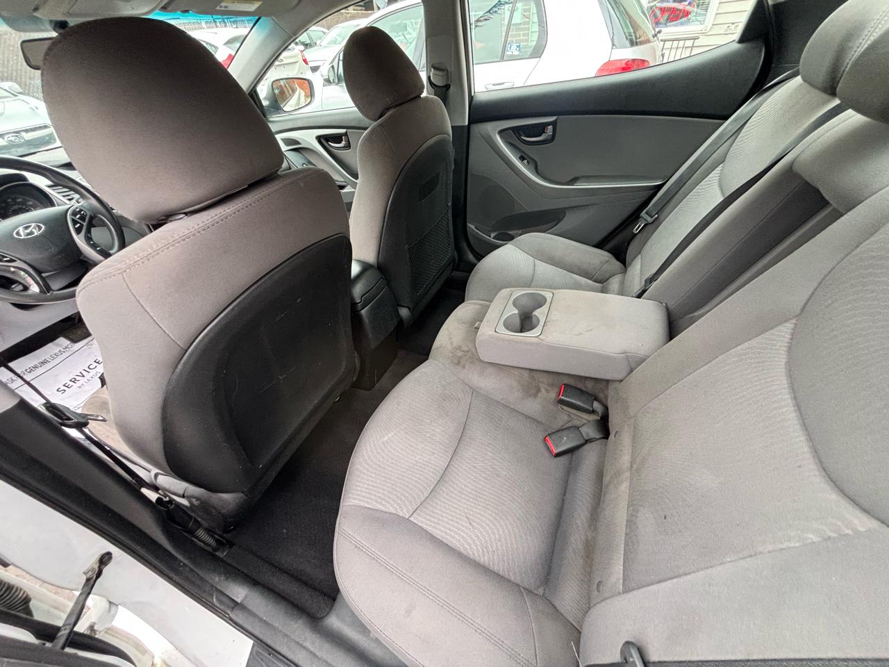 Hyundai Elantra SE 6AT 2015