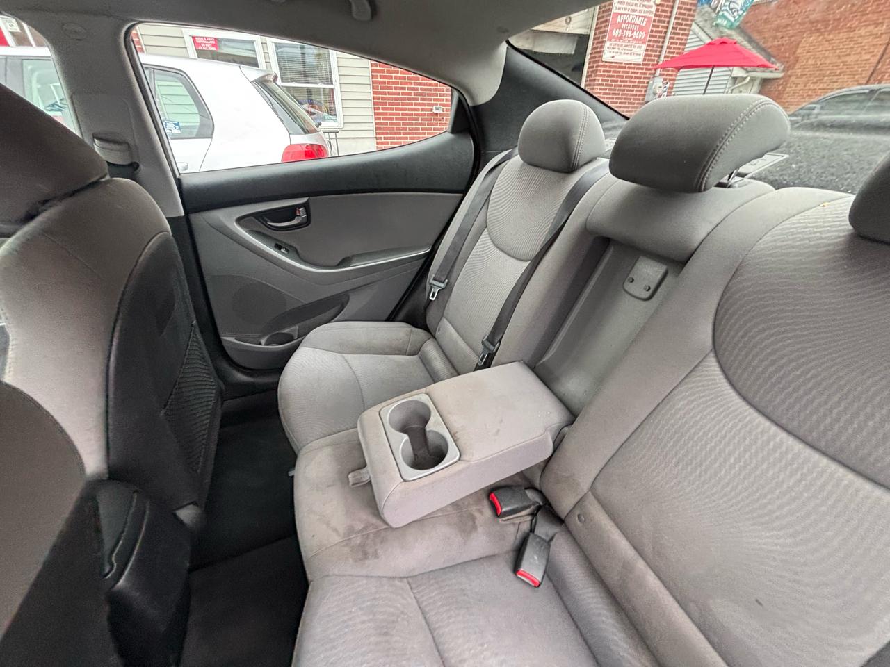Hyundai Elantra SE 6AT 2015
