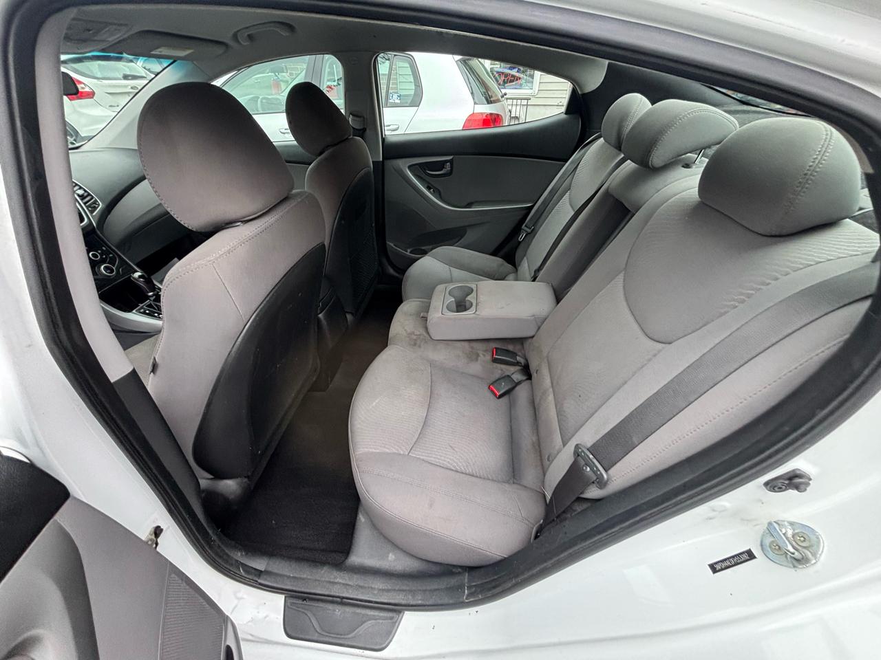 Hyundai Elantra SE 6AT 2015
