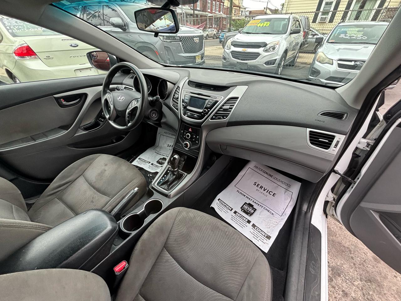 Hyundai Elantra SE 6AT 2015