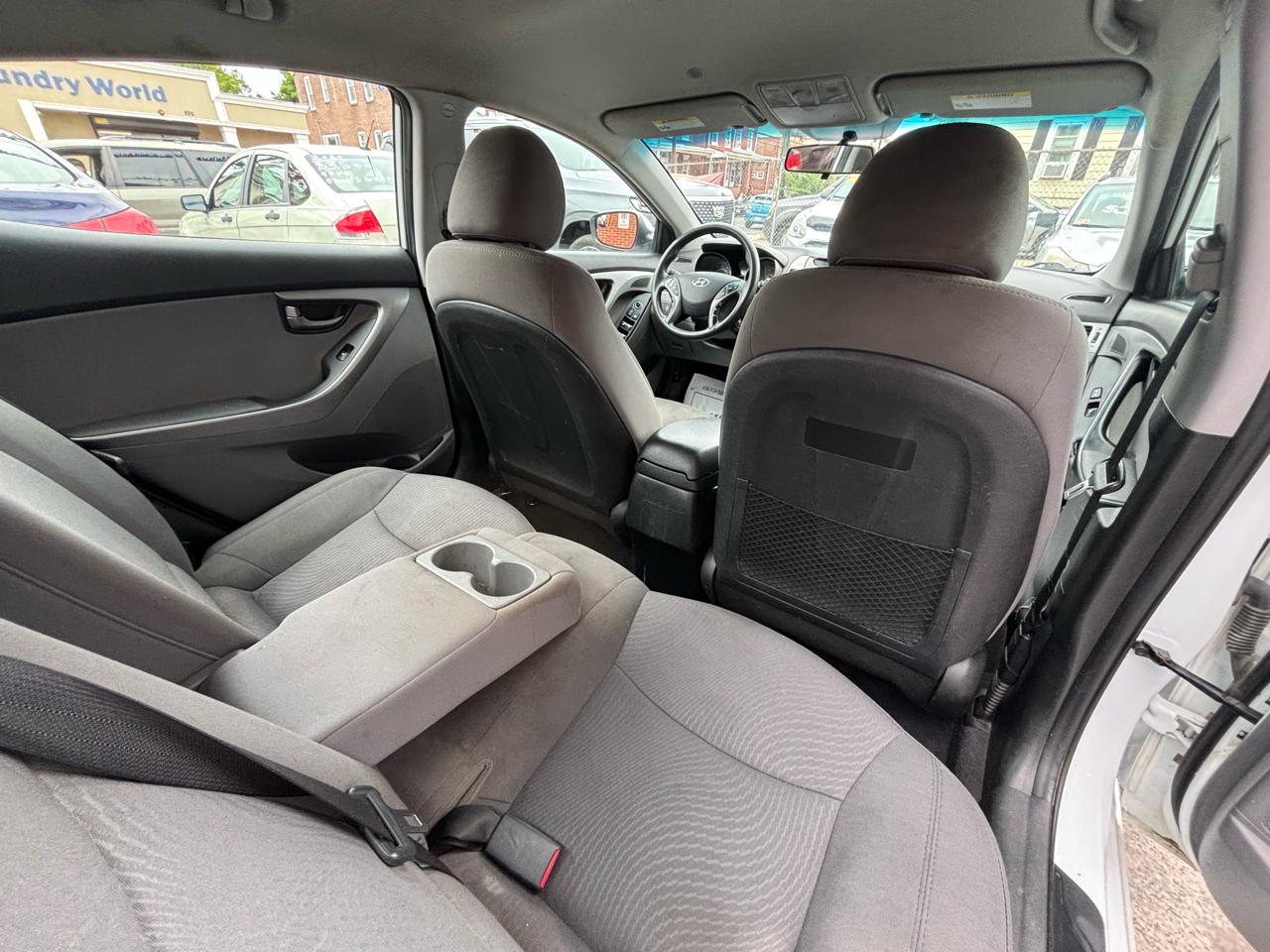 Hyundai Elantra SE 6AT 2015