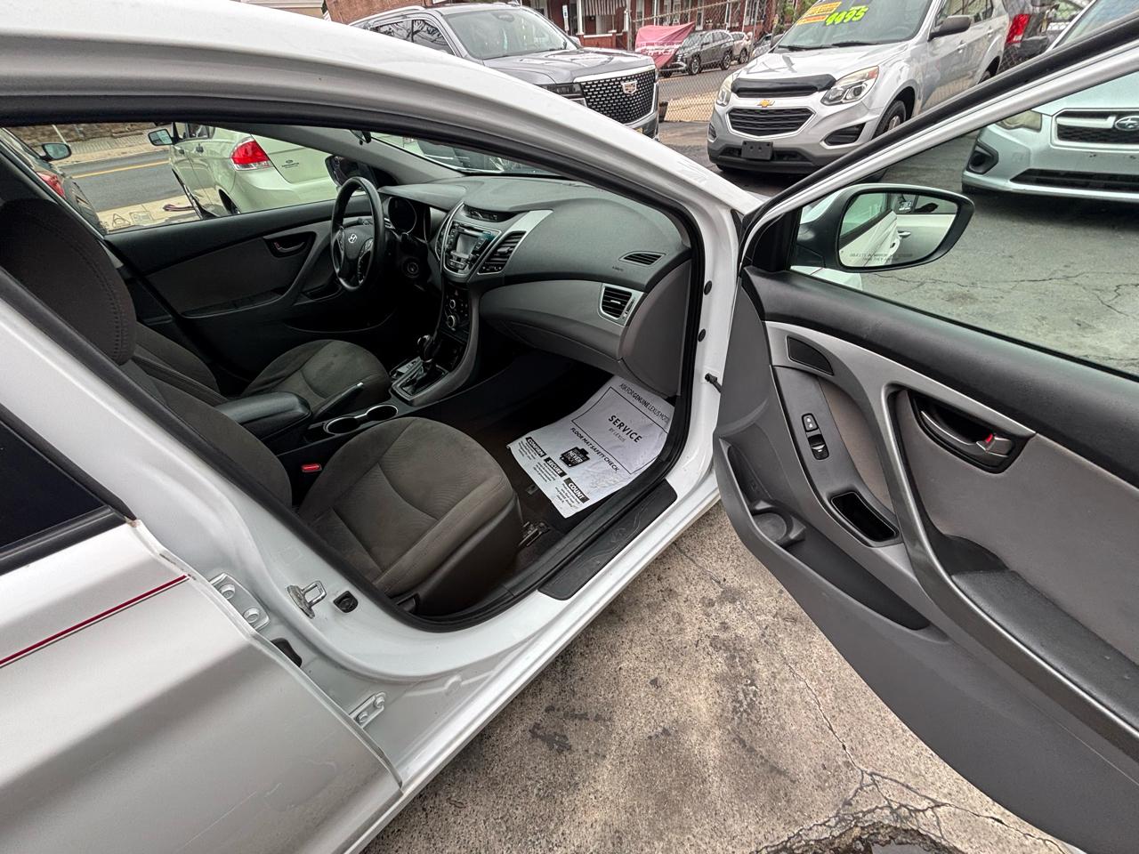 Hyundai Elantra SE 6AT 2015