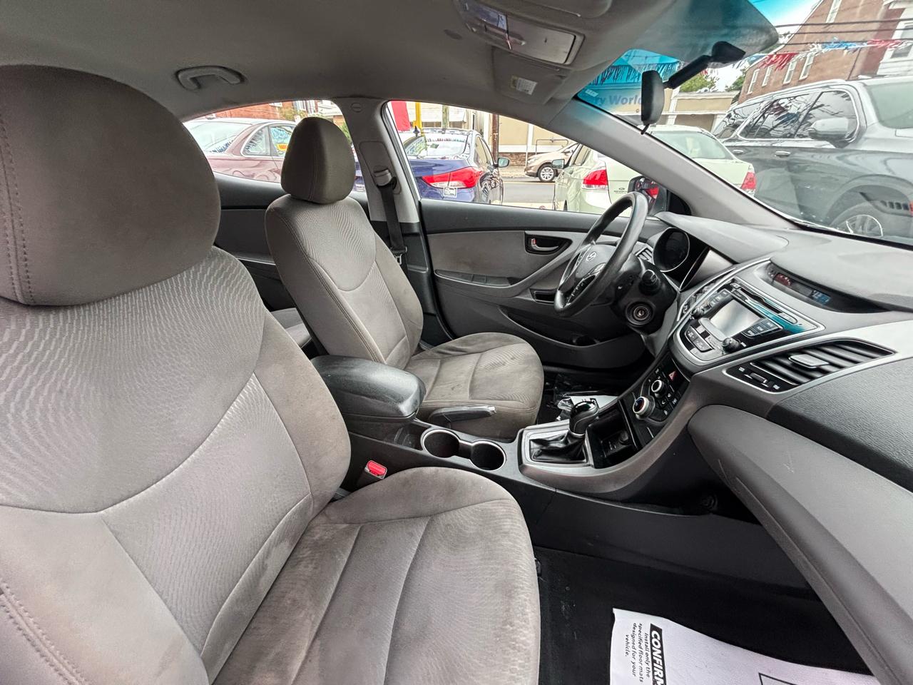 Hyundai Elantra SE 6AT 2015