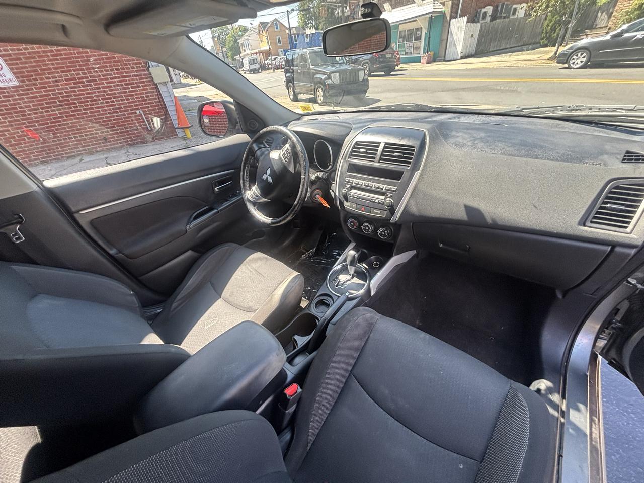 Mitsubishi Outlander Sport ES 2WD 2011