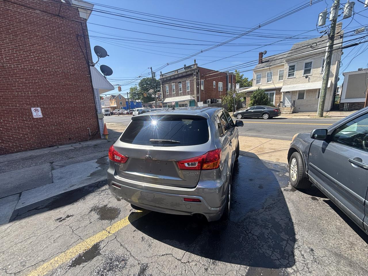 Mitsubishi Outlander Sport ES 2WD 2011