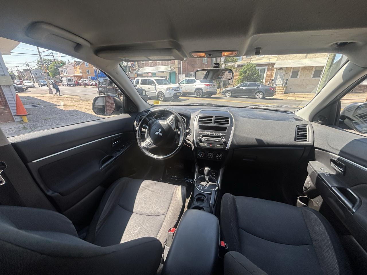 Mitsubishi Outlander Sport ES 2WD 2011