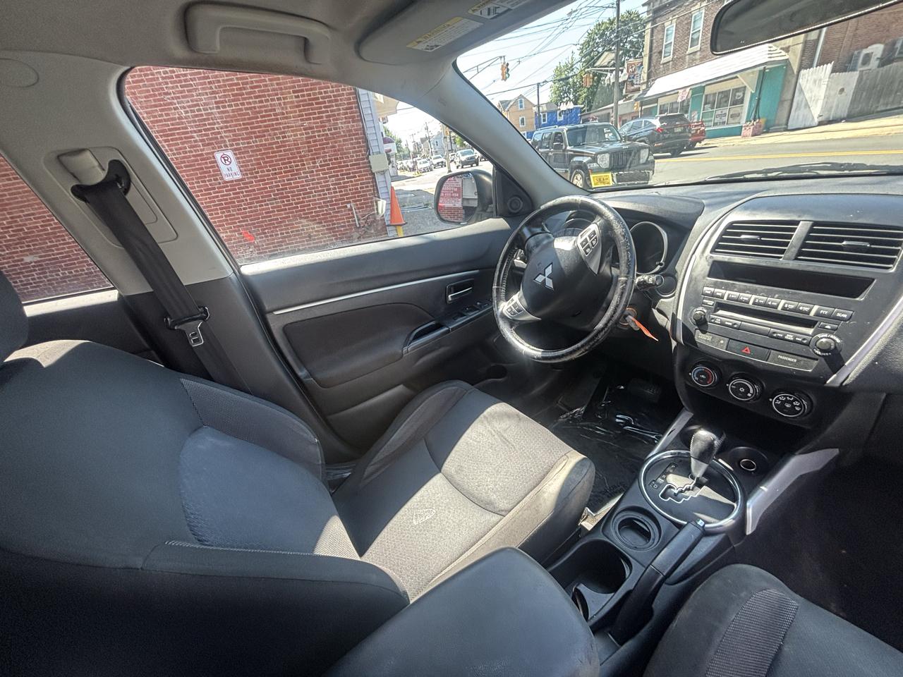 Mitsubishi Outlander Sport ES 2WD 2011
