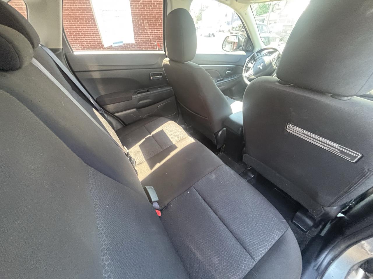 Mitsubishi Outlander Sport ES 2WD 2011