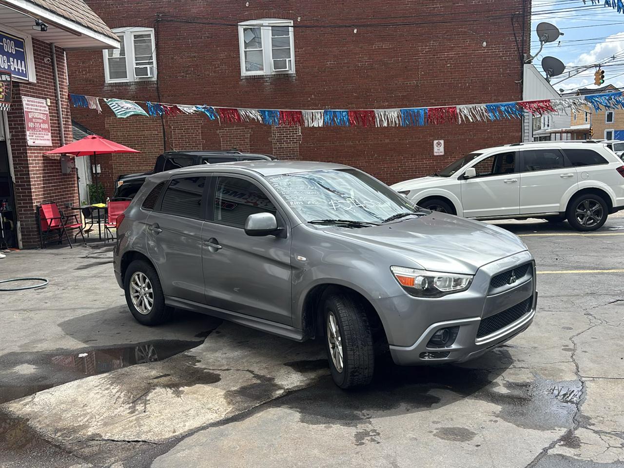 Mitsubishi Outlander Sport ES 2WD 2011