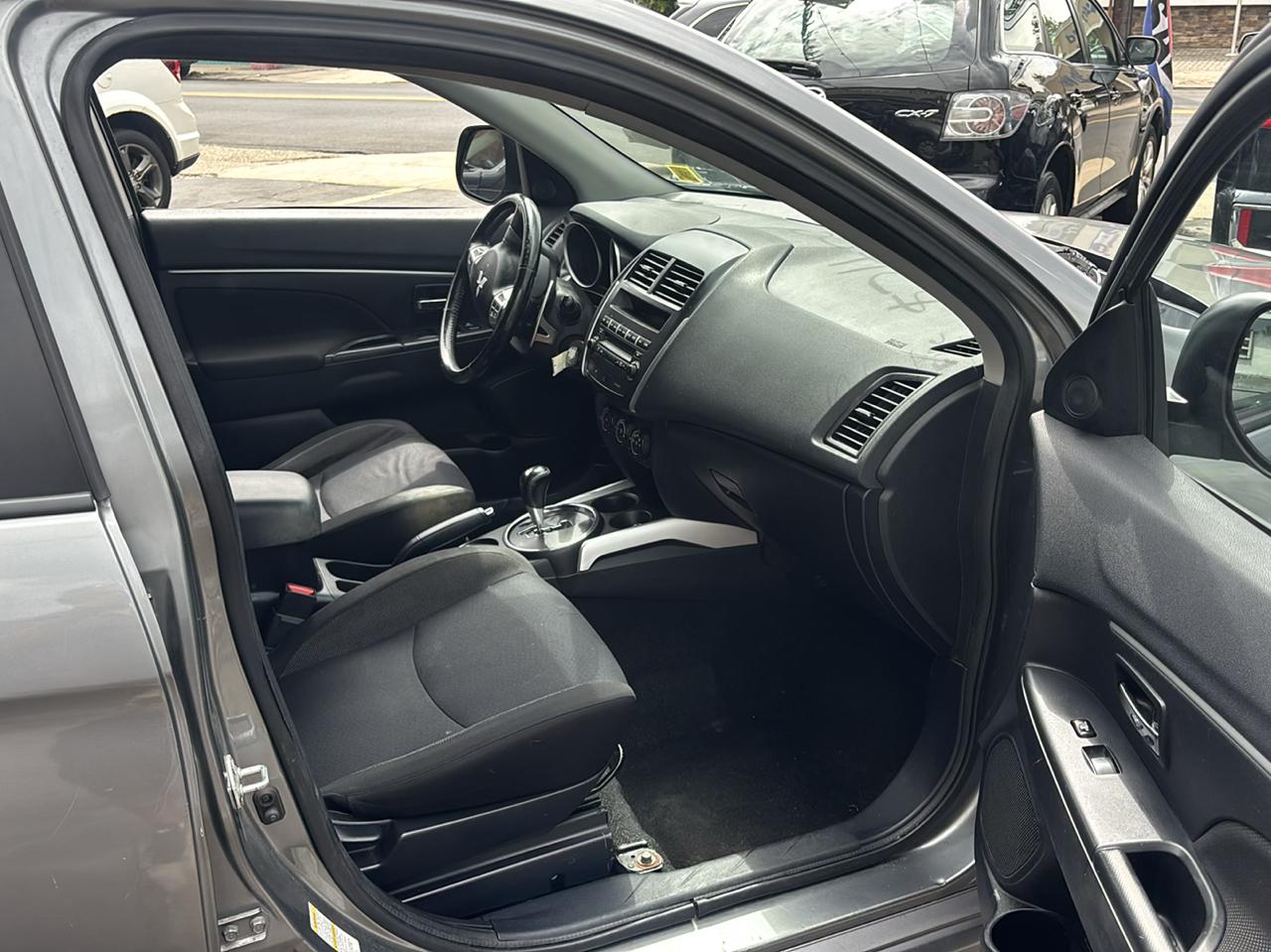 Mitsubishi Outlander Sport ES 2WD 2011