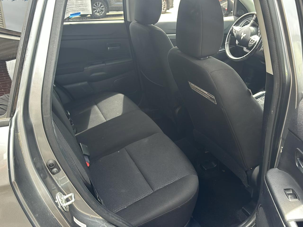 Mitsubishi Outlander Sport ES 2WD 2011