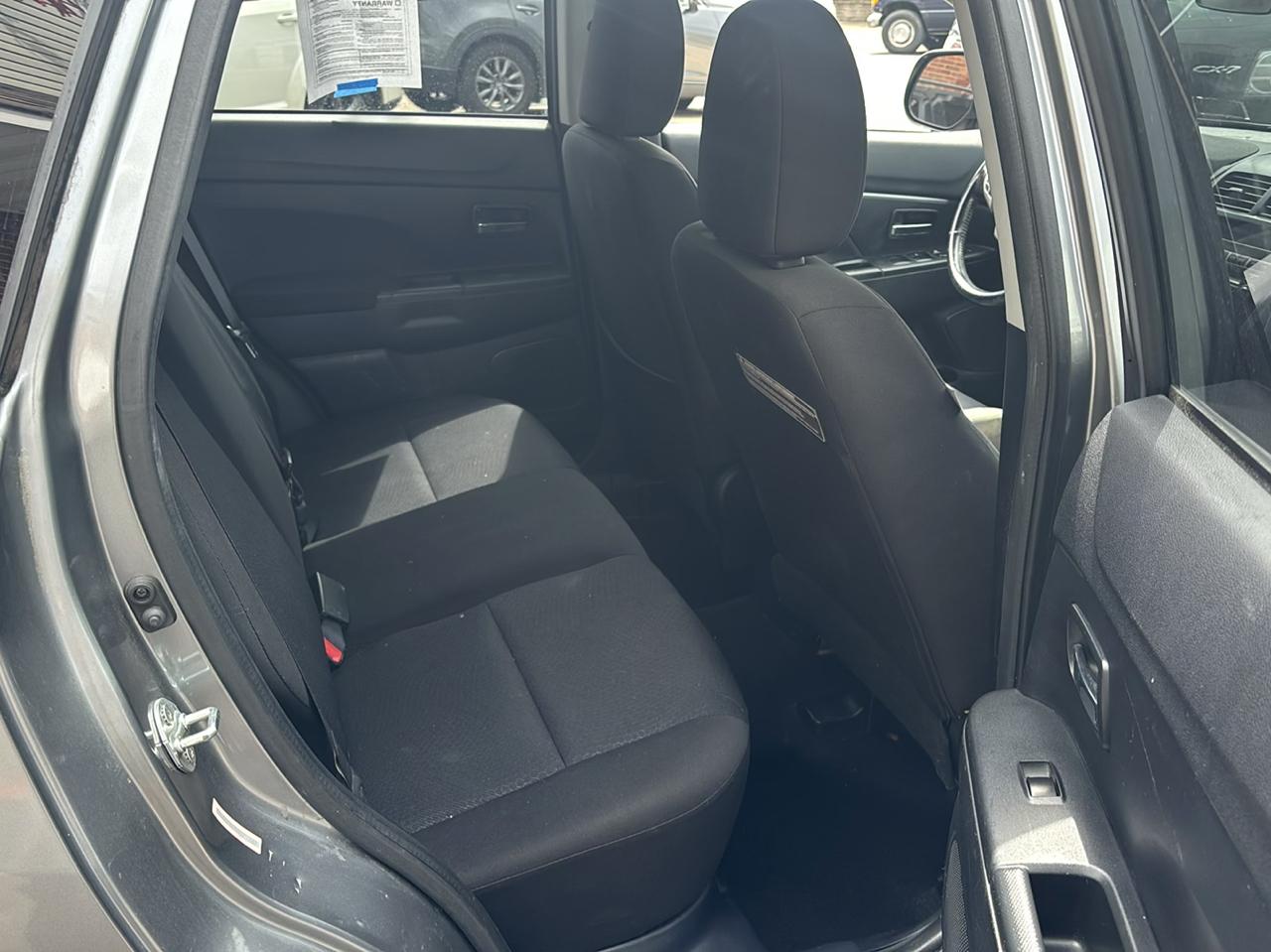 Mitsubishi Outlander Sport ES 2WD 2011