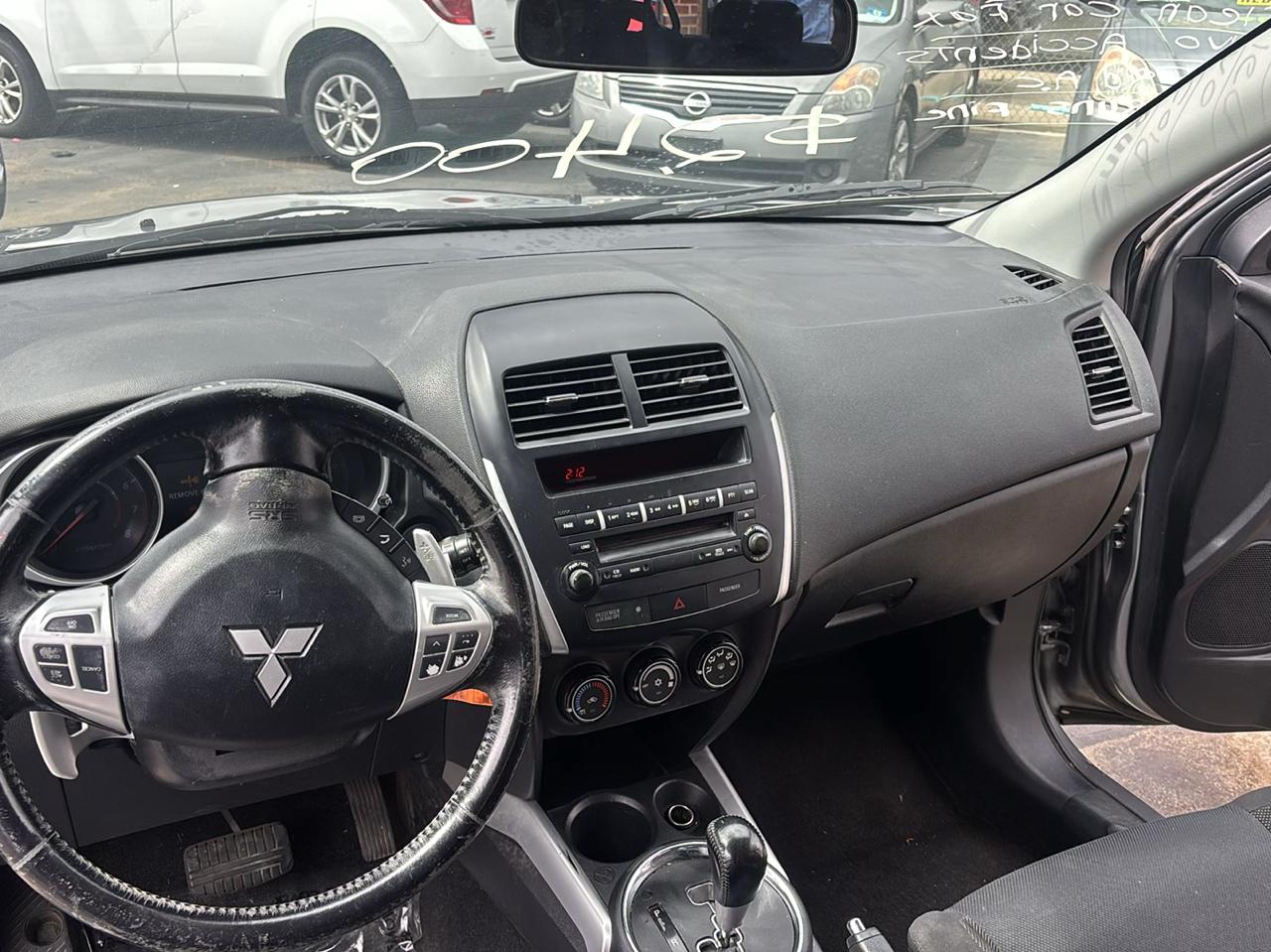 Mitsubishi Outlander Sport ES 2WD 2011