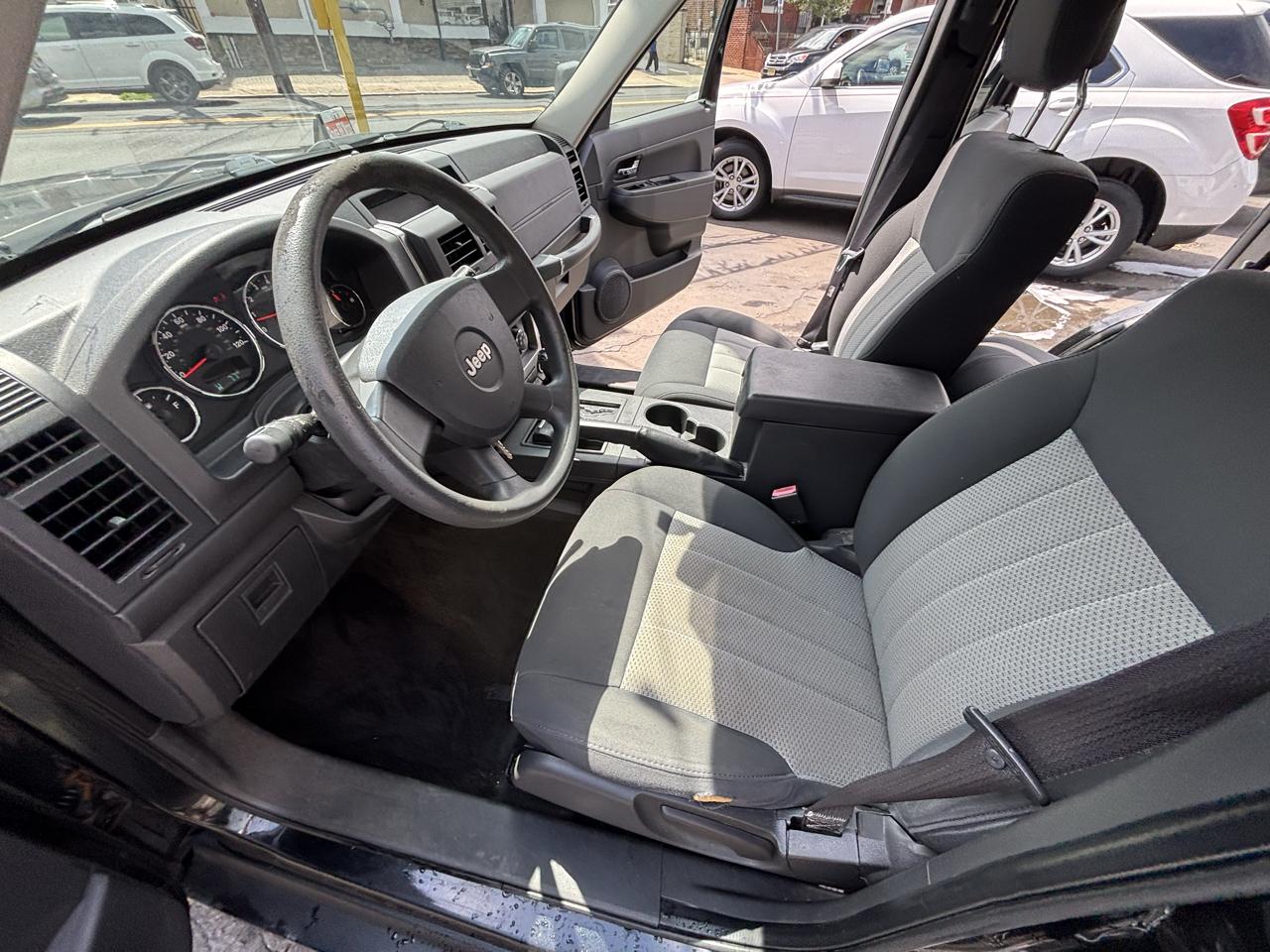 Jeep Liberty Sport 4WD 2010