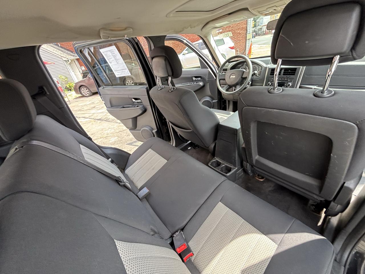Jeep Liberty Sport 4WD 2010