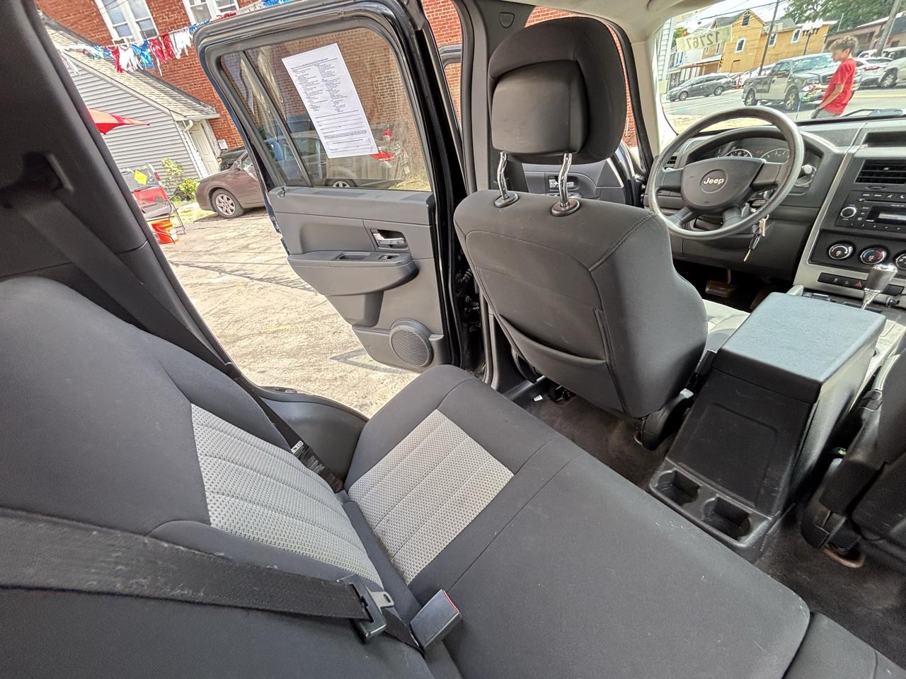 Jeep Liberty Sport 4WD 2010