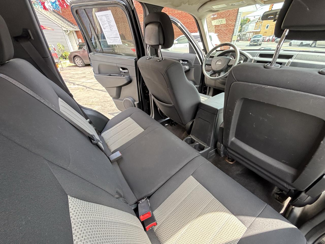 Jeep Liberty Sport 4WD 2010
