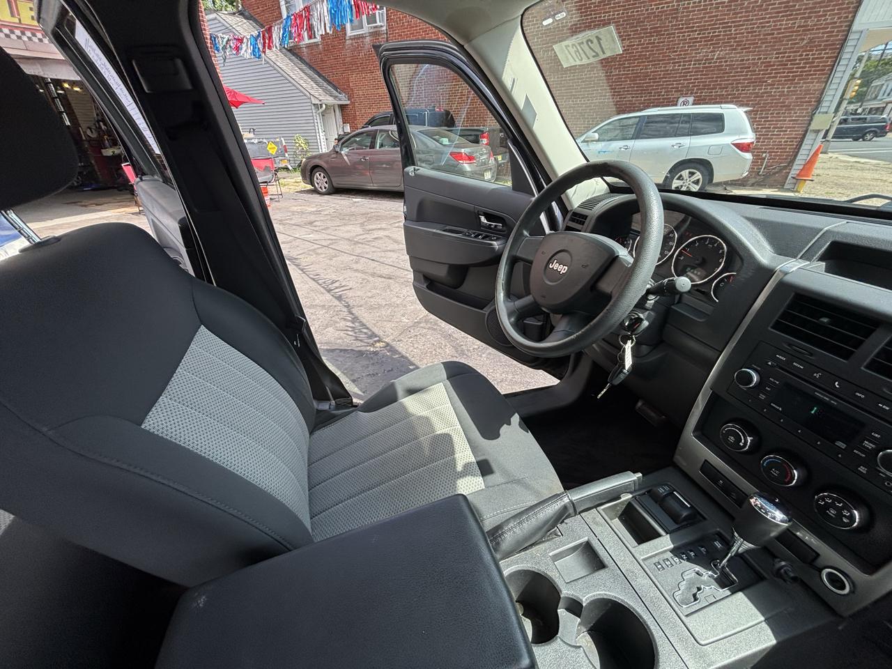 Jeep Liberty Sport 4WD 2010