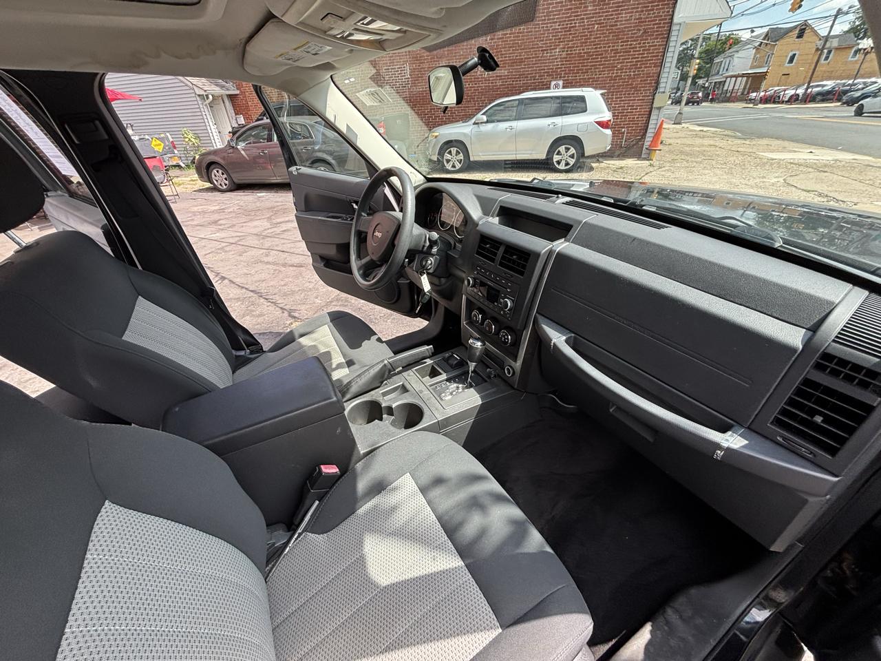Jeep Liberty Sport 4WD 2010