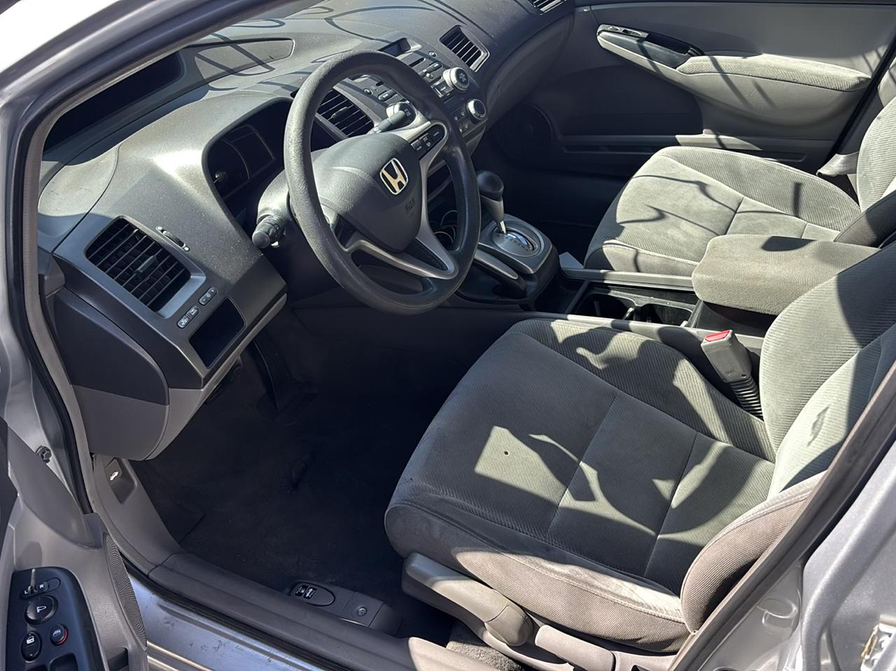 Honda Civic LX Sedan 5-Speed AT 2010