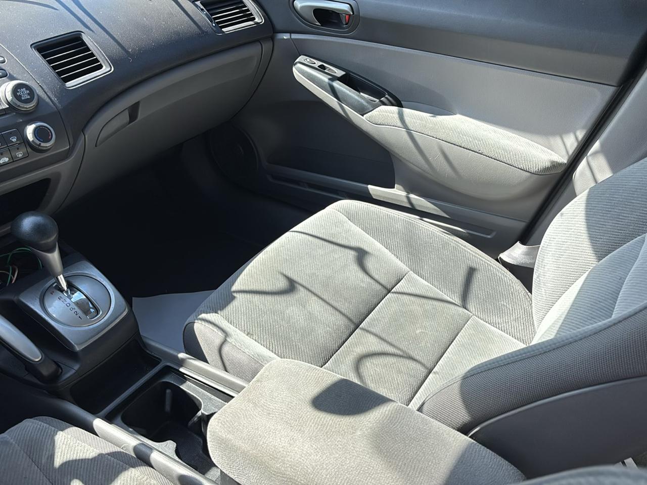 Honda Civic LX Sedan 5-Speed AT 2010