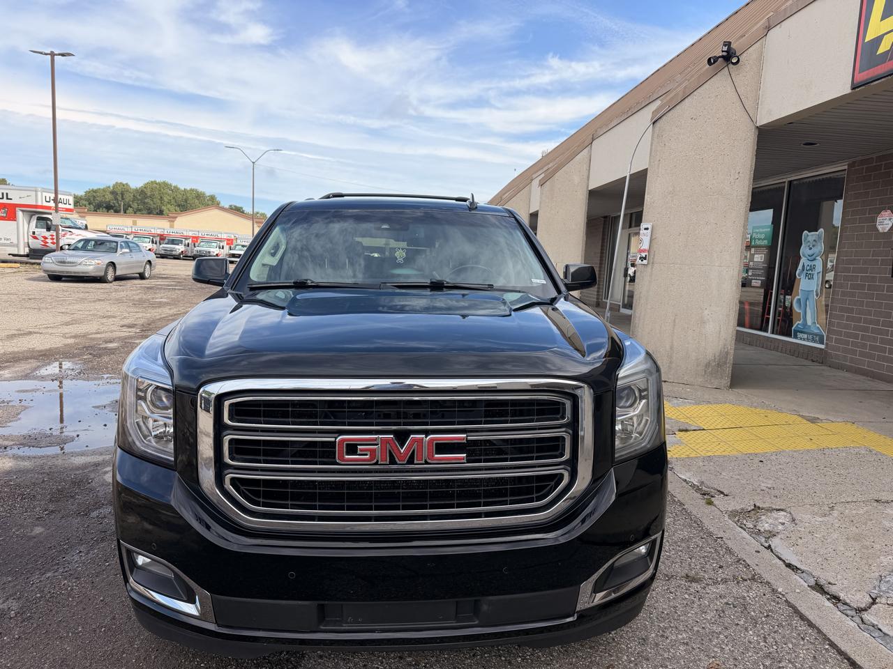 GMC Yukon photo 2
