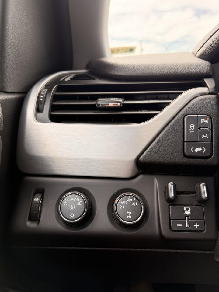 GMC Yukon photo 14