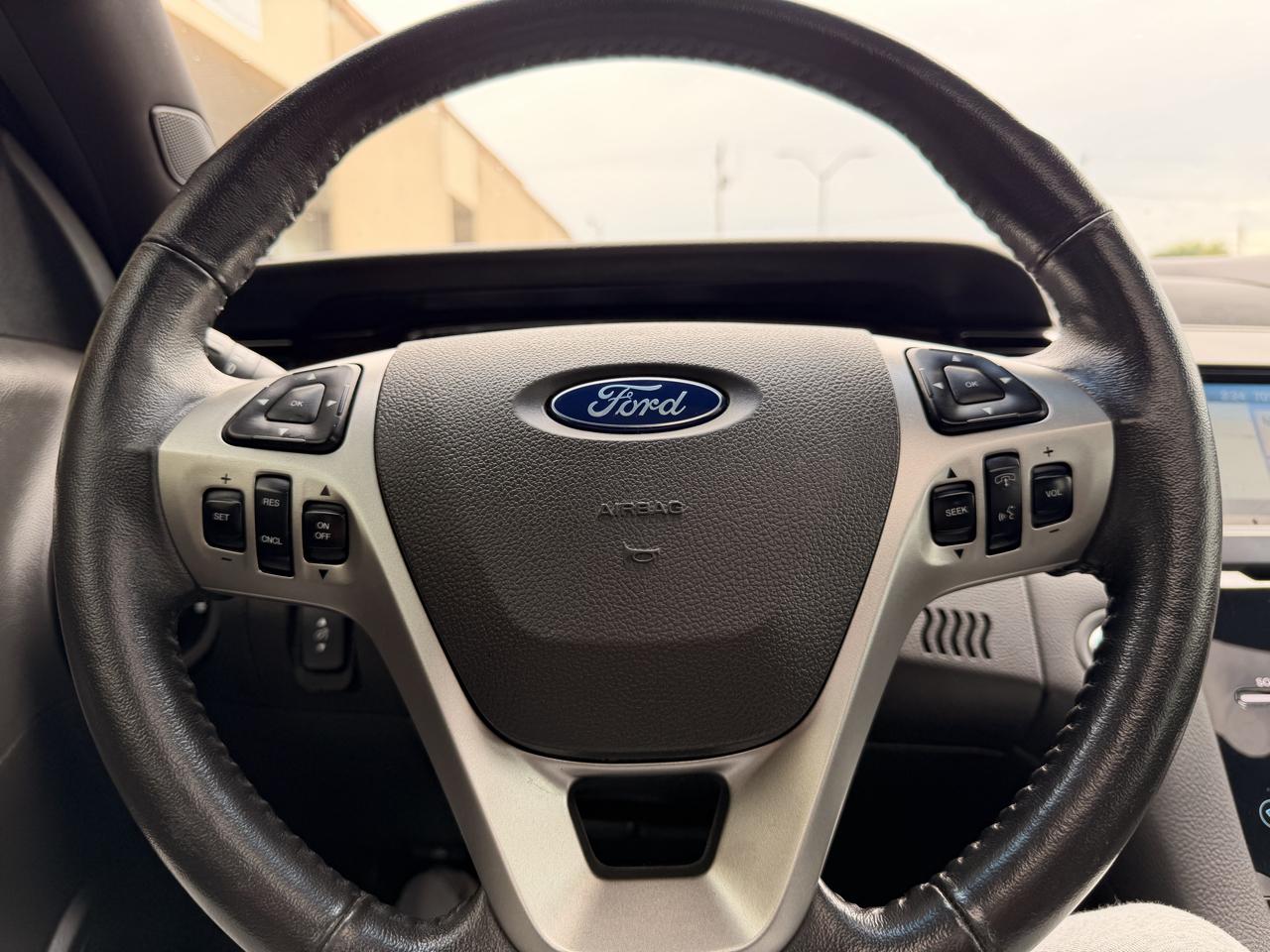 Ford Taurus photo 10