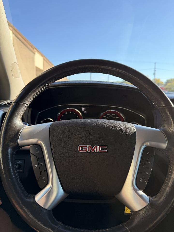 GMC Acadia photo 11