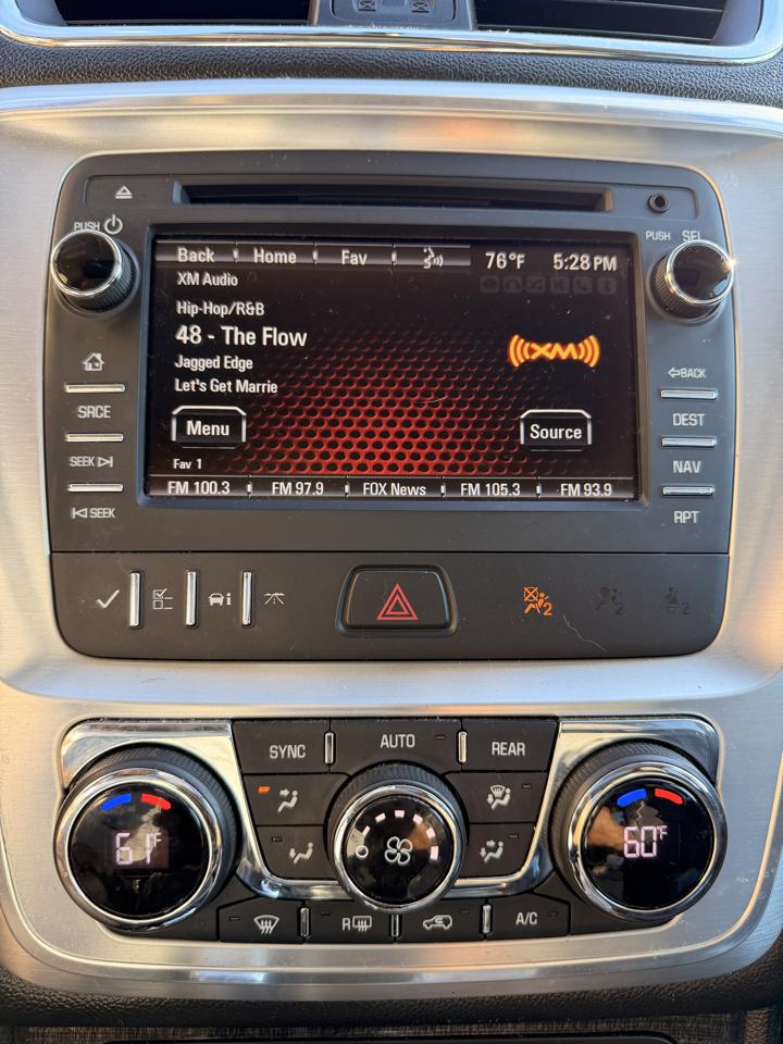 GMC Acadia photo 14